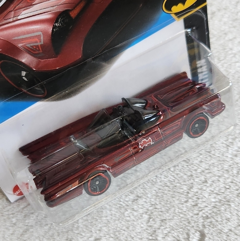 ๐ฆ๐Hot Wheels Batman Batmobile Set โ 4 Cars โ TV & Movie Versions โ NWT - Picture 16 of 16